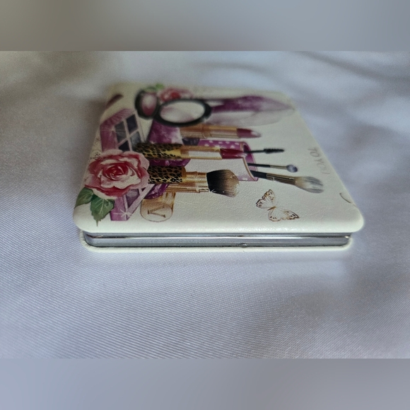 Makeup Design Compact Mirror - Picture 2 of 3